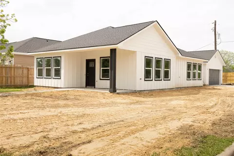 1300 Edison Ave, Baytown, TX 77520