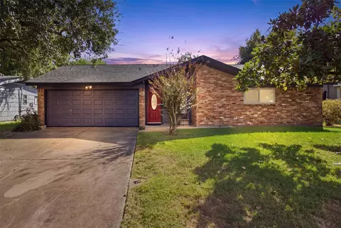 321 Chestnut St, Lake Jackson, TX 77566
