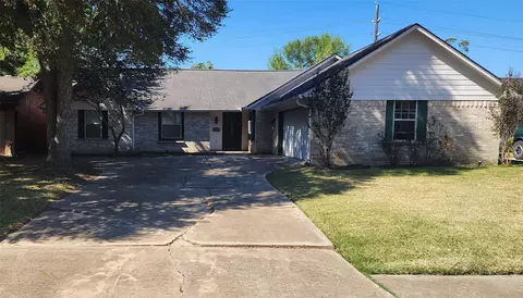 2014 Richmond Dr, Richmond, TX 77406