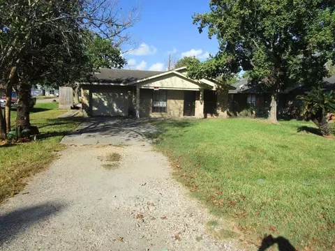 601 N 12th St, La Porte, TX 77571