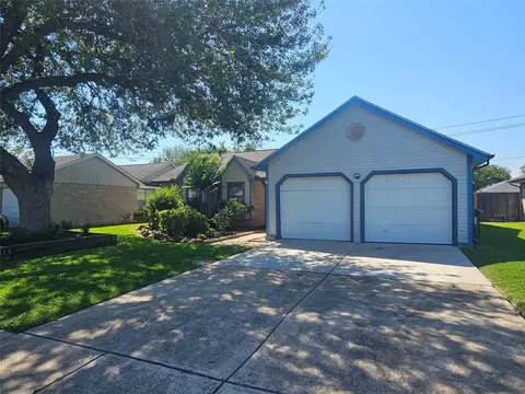 1009 Canyon Springs Dr, La Porte, TX 77571