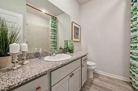 Bath - 13621 Armstrong St, Conroe, TX 77303 photo 3 of 3
