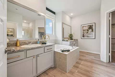 Bath - 13621 Armstrong St, Conroe, TX 77303 photo 1 of 3