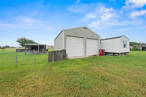 513 Mulberry St, Matagorda, TX 77457