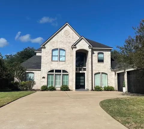 109 Northwood Dr, Lake Jackson, TX 77566