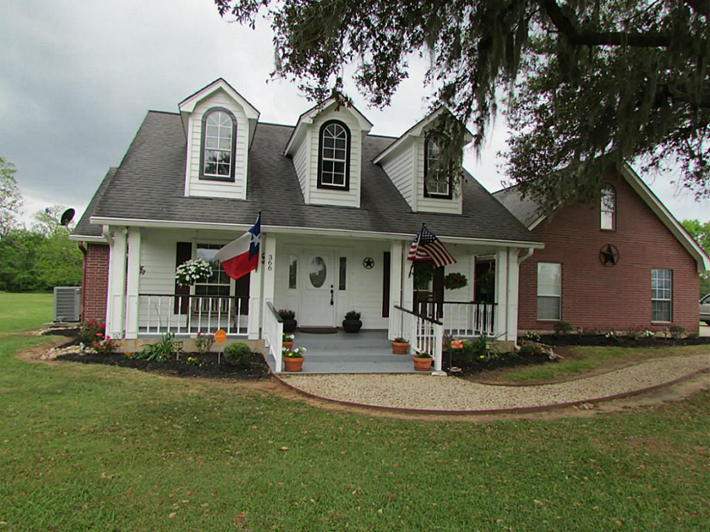 366 Mill, Angleton, TX 77515 photo 1