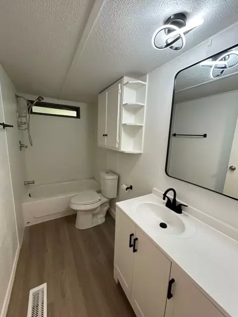 Bath - 120 Westlake Rd, Trinity, TX 75862 photo 1 of 2