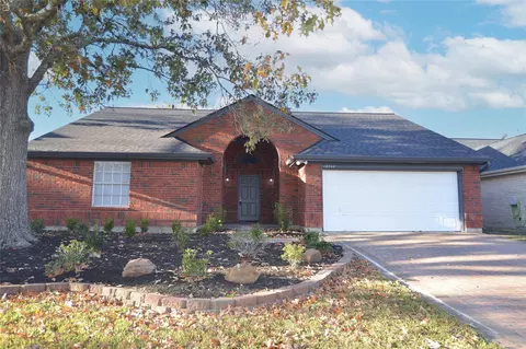 4634 Stonemede Dr, Friendswood, TX 77546
