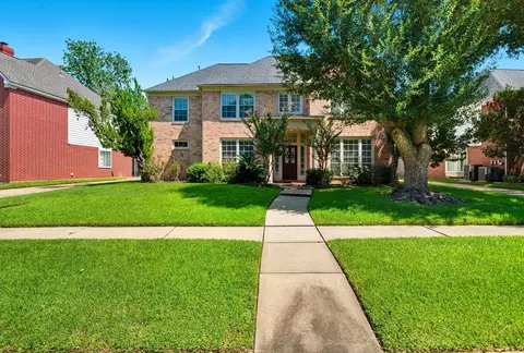4907 Cambridge St, Sugar Land, TX 77479