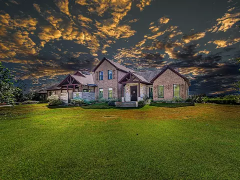 100 Pecan Grove Rd, Sealy, TX 77474