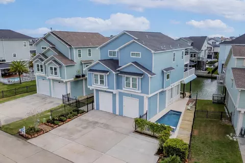 429 Jeanie Lynne Cir, Tiki Island, TX 77554