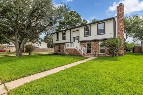 16122 Pipers View Dr, Webster, TX 77598 photo 1