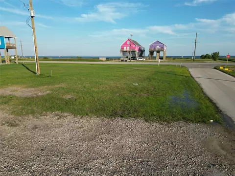 2301 Gumbo Dr, Gilchrist, TX 77617