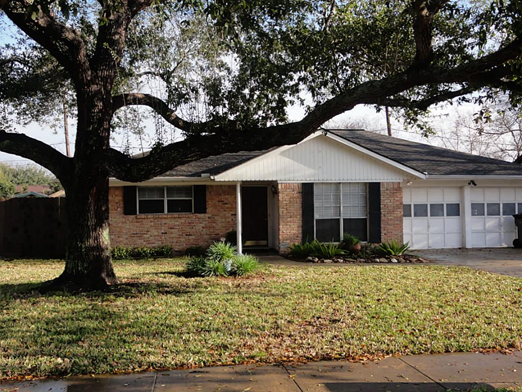 611 Cole, Webster, TX 77598 photo 1