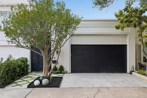 10 S Briar Hollow Ln #15, Houston, TX 77027