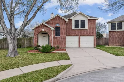 610 Oak Berry Dr, Kemah, TX 77565