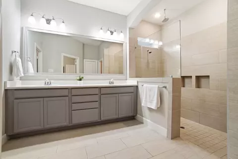 Bath - 32187 Park Plains Dr, Conroe, TX 77385 photo 2 of 6