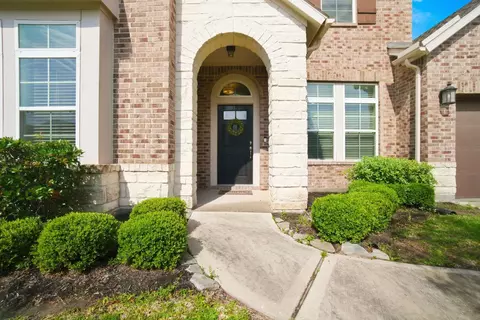 Exterior - 32187 Park Plains Dr, Conroe, TX 77385 photo 5 of 9