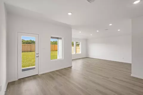 Living - 910 Sutherland Falls St, Conroe, TX 77303 photo 1 of 3