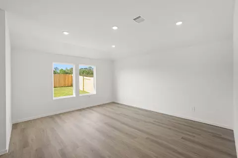 Living - 910 Sutherland Falls St, Conroe, TX 77303 photo 2 of 3