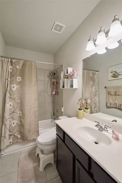 Bath - 2020 Cedar Tree Ct, Conroe, TX 77301 photo 4 of 4