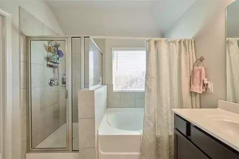 Bath - 2020 Cedar Tree Ct, Conroe, TX 77301 photo 3 of 4