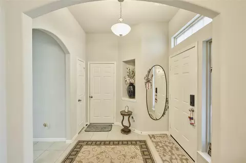 Entry Way - 2020 Cedar Tree Ct, Conroe, TX 77301 photo 3 of 4