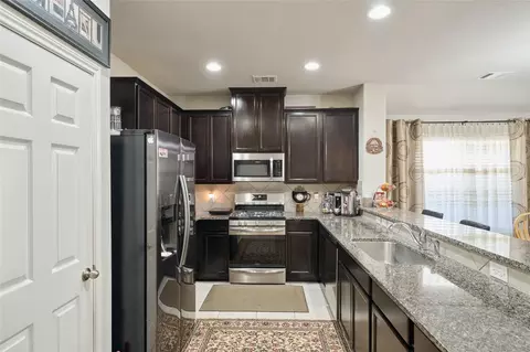 Kitchen - 2020 Cedar Tree Ct, Conroe, TX 77301 photo 2 of 5