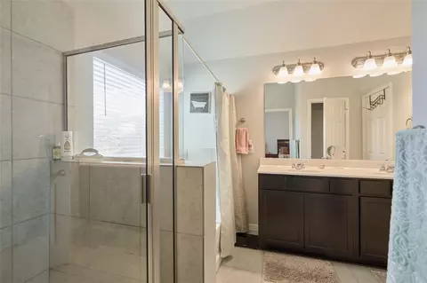 Bath - 2020 Cedar Tree Ct, Conroe, TX 77301 photo 1 of 4
