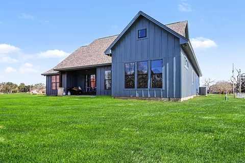 Exterior - 444 Mill Rd, Angleton, TX 77515 photo 3 of 4