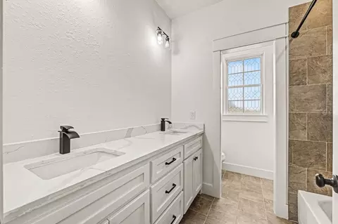 Bath - 444 Mill Rd, Angleton, TX 77515 photo 5 of 6
