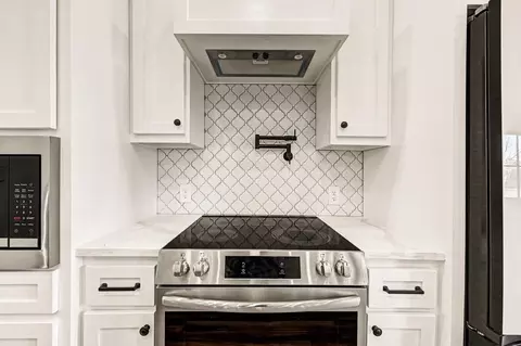 Kitchen - 444 Mill Rd, Angleton, TX 77515 photo 2 of 3