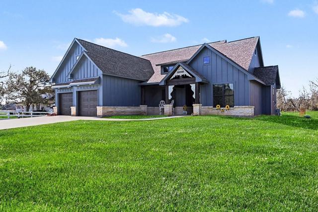 444 Mill Rd, Angleton, TX 77515