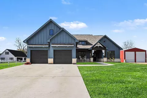 Exterior - 444 Mill Rd, Angleton, TX 77515 photo 4 of 4