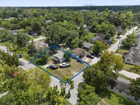 1825 Dolly Wright St, Houston, TX 77088