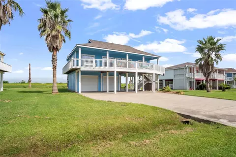 3189 Castle Dr, Crystal Beach, TX 77650