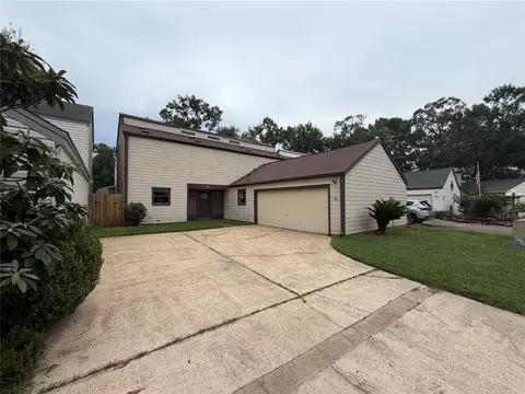 1746 Cloister Dr #32, Crosby, TX 77532