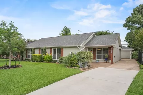 2206 Willowby Dr, Houston, TX 77008