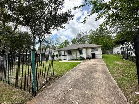 10206 Ashville Dr, Houston, TX 77051