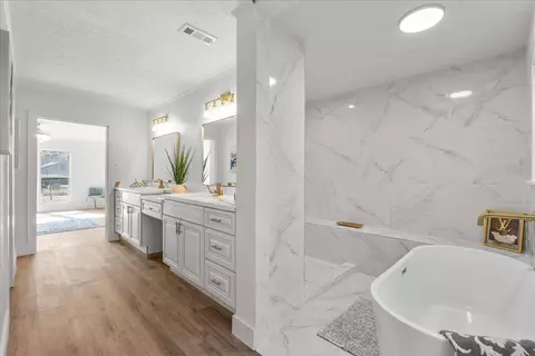 Bath - 6702 Robinwick Ct, Spring, TX 77379 photo 2 of 8