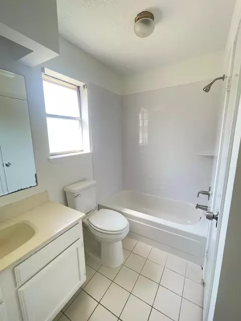 Bath - 2710 Elder Rd, Katy, TX 77493 photo 4 of 4