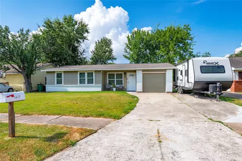 5311 Louise St, Baytown, TX 77521