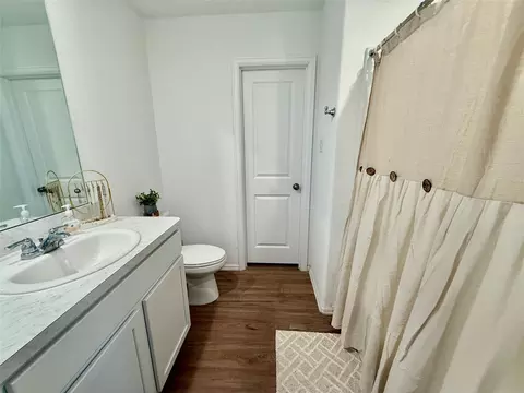 Bath - 216 Bennett Loop, Angleton, TX 77515 photo 1 of 6