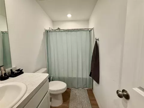 Bath - 216 Bennett Loop, Angleton, TX 77515 photo 4 of 6