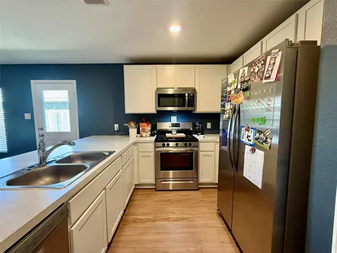 Kitchen - 216 Bennett Loop, Angleton, TX 77515 photo 1 of 4