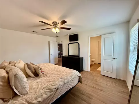 Bedroom - 216 Bennett Loop, Angleton, TX 77515 photo 3 of 5