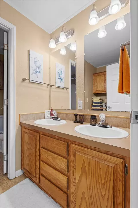 Bath - 174 Lake Front Dr, Trinity, TX 75862 photo 2 of 3
