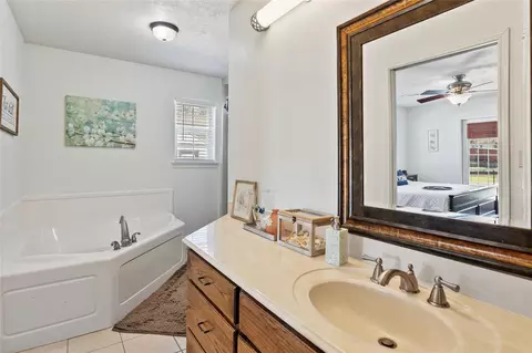 Bath - 6776 Fm 356, Trinity, TX 75862 photo 1 of 4