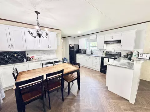 Kitchen - 24178 Lilac Way, Porter, TX 77365 photo 4 of 5