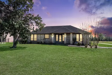 5415 Raintree Dr, Missouri City, TX 77459